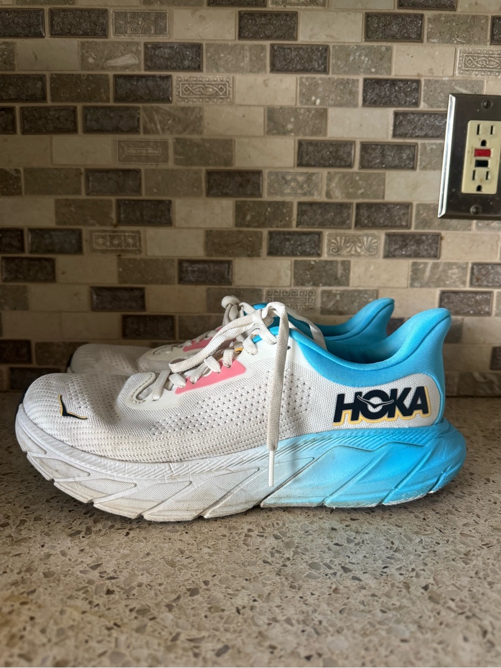 HOKA Arahi 7 Size 9